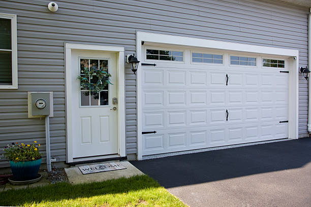 24/7 Emergency Garage Door Panel Replacement experts in Ferndale, MI